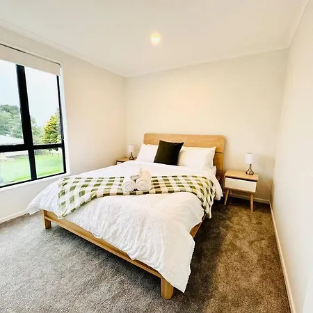 Henderson - 4-Bedrooms Home Auckland Exterior photo